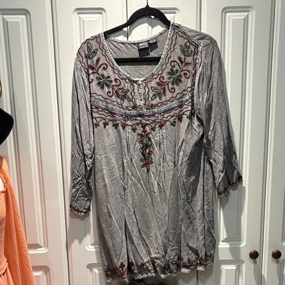 Embroidered Gray Scoop-Neck Tunic with Red & Green Accents